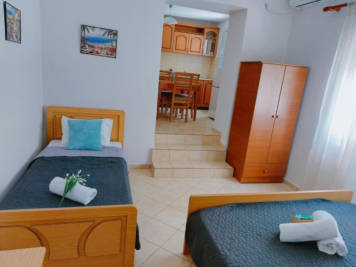 Orange Guest House Dhërmi Екстериор снимка