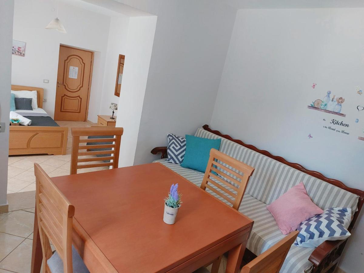 Orange Guest House Dhërmi Екстериор снимка